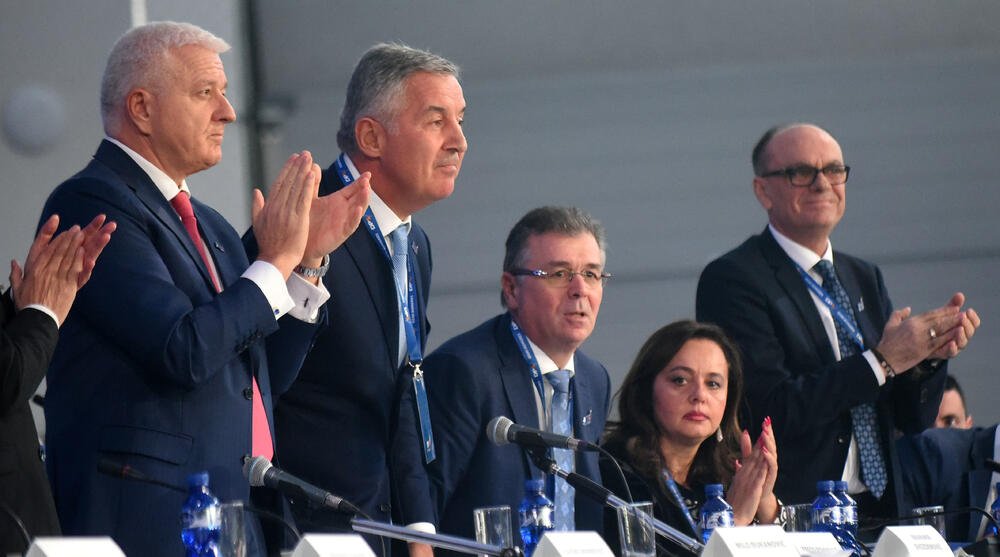 U Podgorici ie u toku osmi kongres DPS. Predsjednik DPS Milo Đukanović je jedini kandidat za tu funkciju, a Duško Marković za zamjenika predsjednika. U galeriji fotoreportera "Vijesti" Borisa Pejovića pogledajte kako je bilo na svečanom dijelu kongresa kome je prisustvovalo oko 3.000 ljudi.