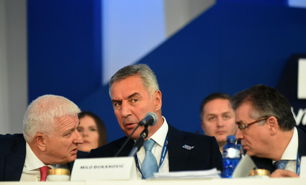 U Podgorici ie u toku osmi kongres DPS. Predsjednik DPS Milo Đukanović je jedini kandidat za tu funkciju, a Duško Marković za zamjenika predsjednika. U galeriji fotoreportera "Vijesti" Borisa Pejovića pogledajte kako je bilo na svečanom dijelu kongresa kome je prisustvovalo oko 3.000 ljudi.