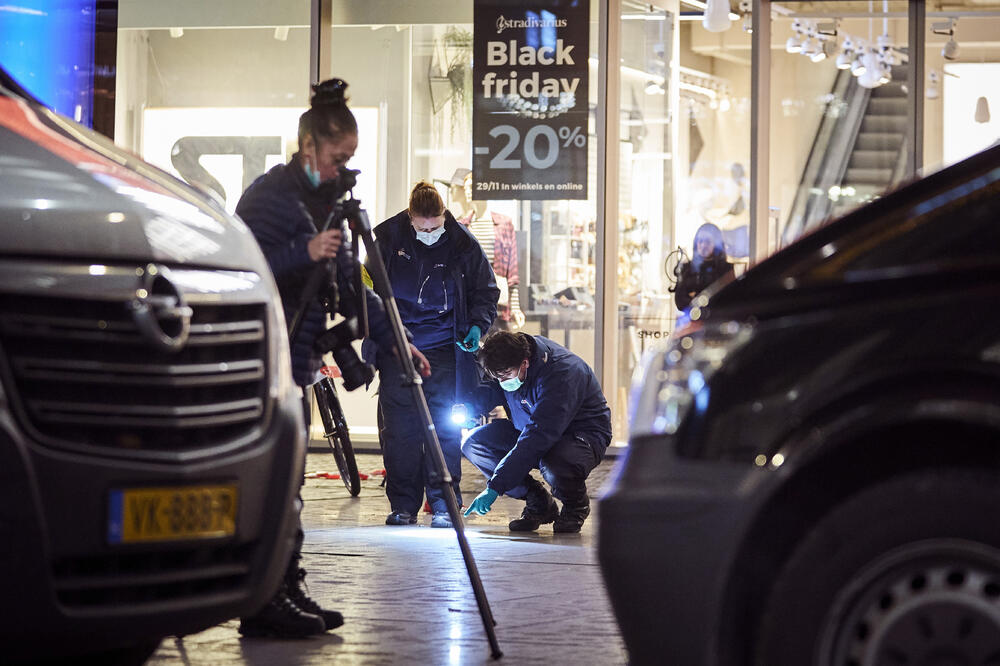 Forenzičari na mjestu zločina, Foto: BETA/AP