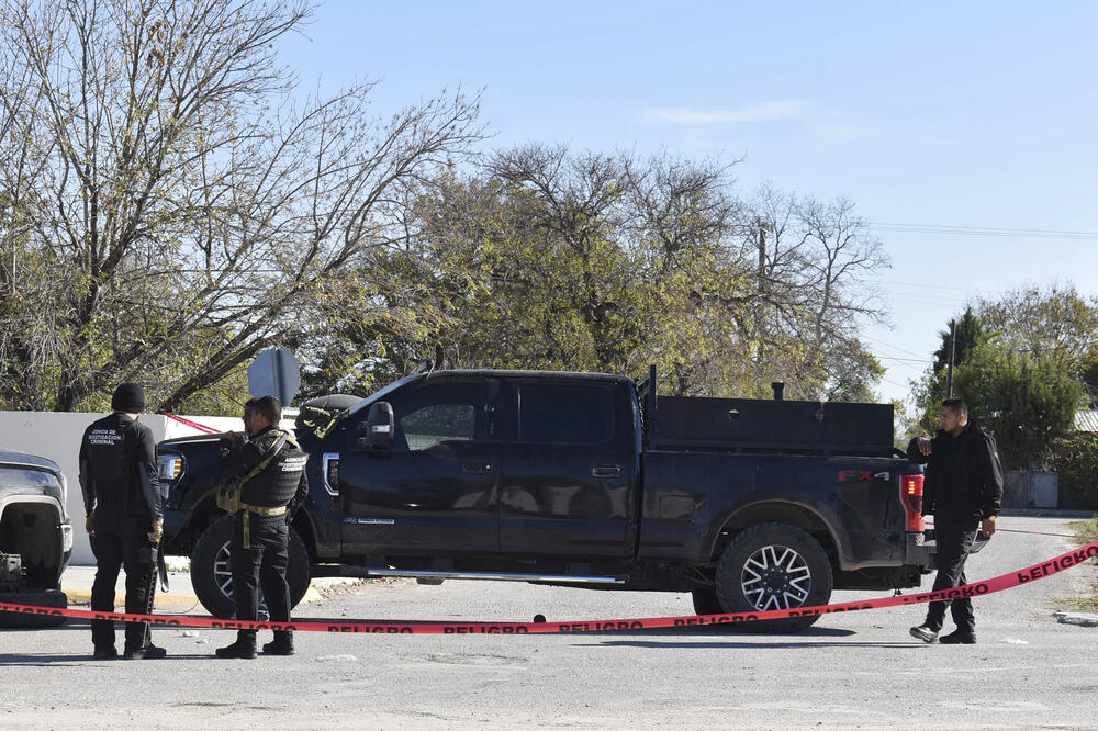 Meksička federalna policija na blokadi puta, Foto: Gerardo Sanchez/AP