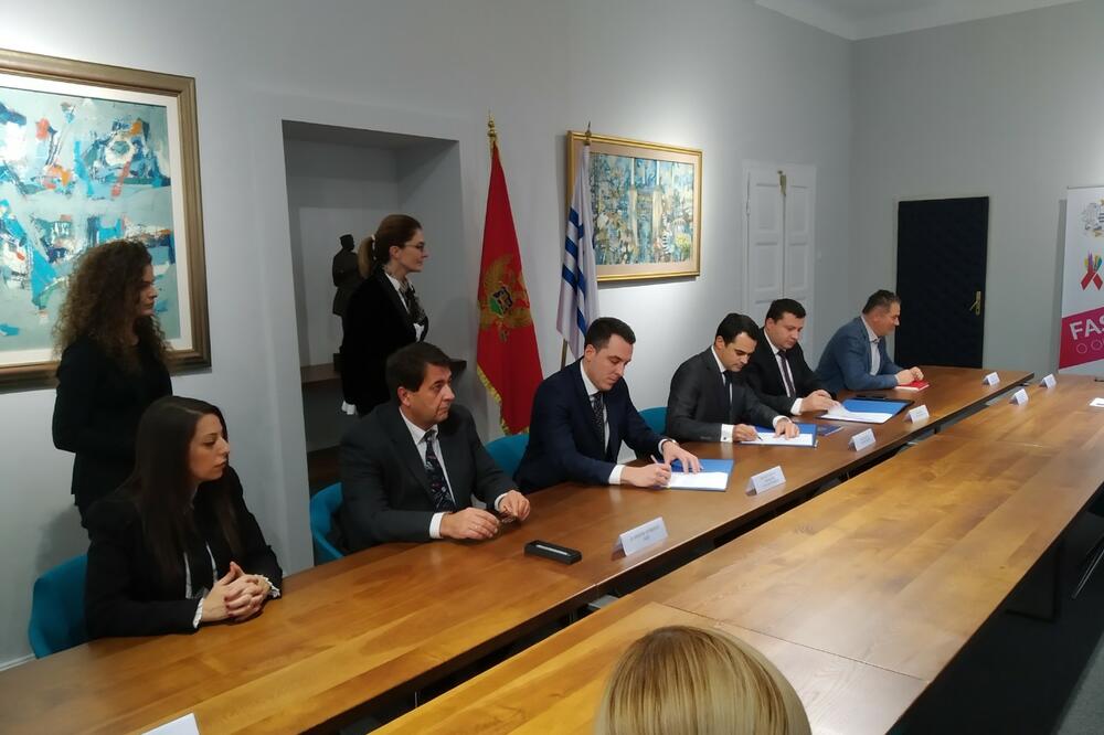 Sa potpisivanja sporazuma, Foto: Borko Ždero