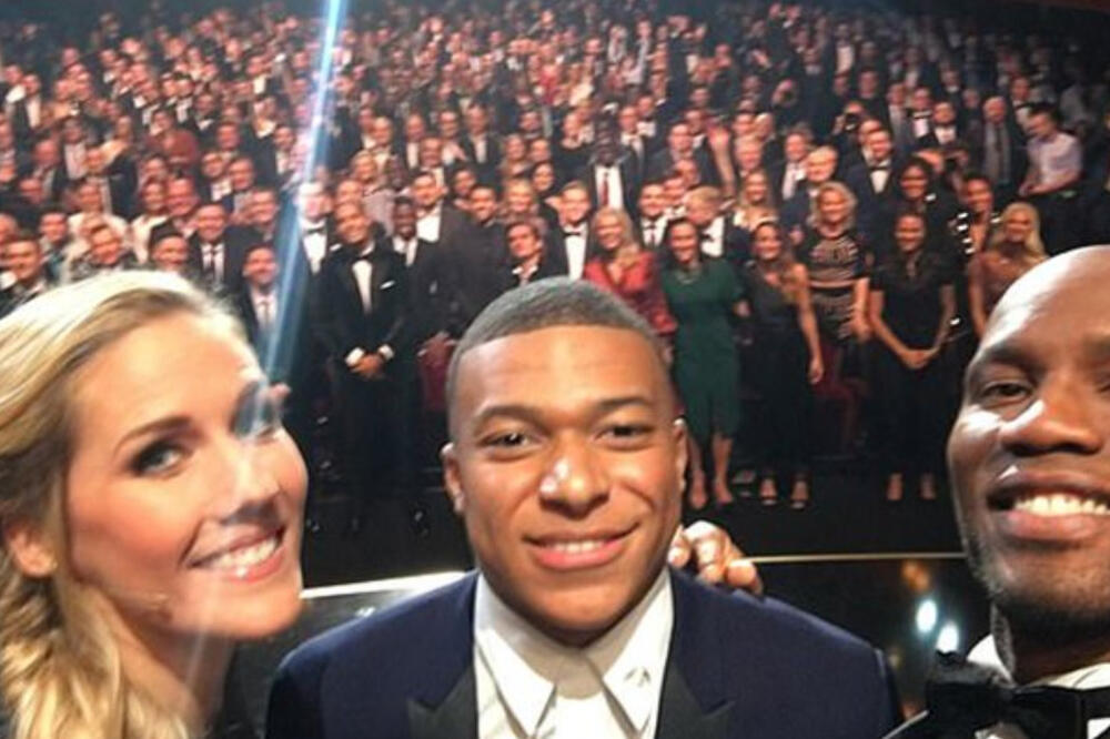 Selfi iz Pariza, Foto: Twitter