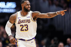 Lejkersi liderski u Denveru, spektakl u Teksasu, nova magija...