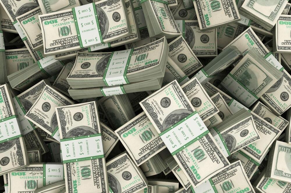 Mnogo novca u opticaju