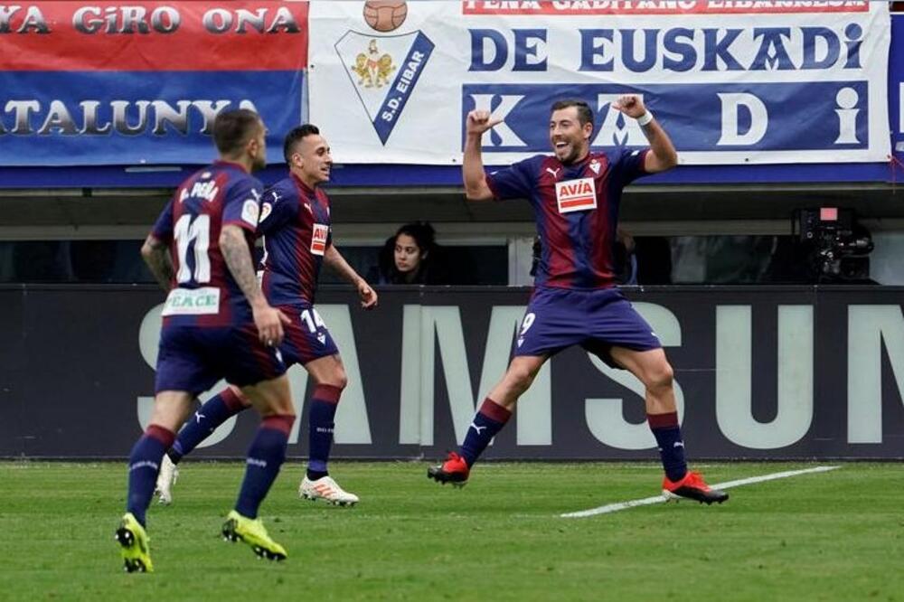 Serđi Enrič slavi gol za Eibar