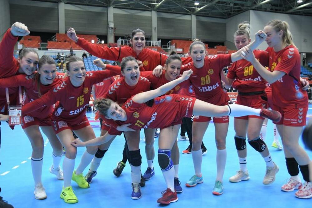 Crnogorske rukometašice nakon pobjede nad Rumunijom