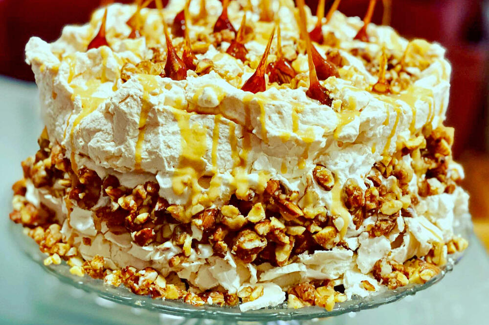 Torta sa karamelizovanim bademima