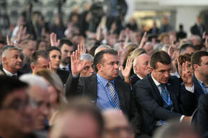 Druže Milo, mi ti se kunemo...