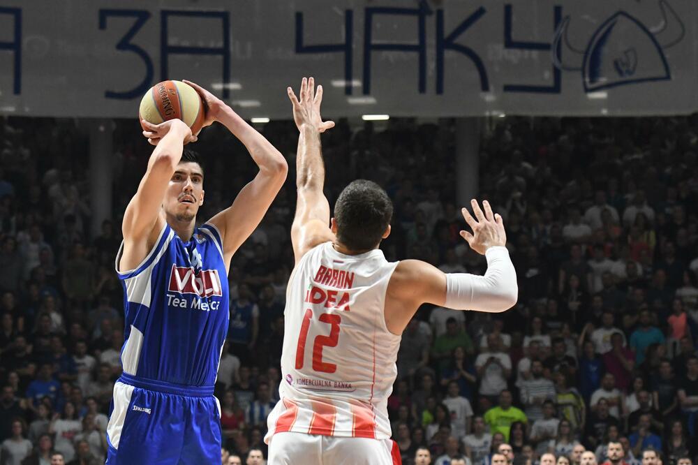 Danilo Nikolić (Budućnost Voli) i Bili Beron (Crvena zvezda) tokom prošlogodišnjeg finala, Foto: Savo PRELEVIC