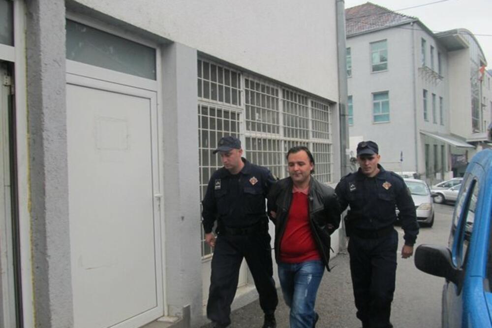 Memića dovode na suđenje (arhiva), Foto: Jadranka Ćetković