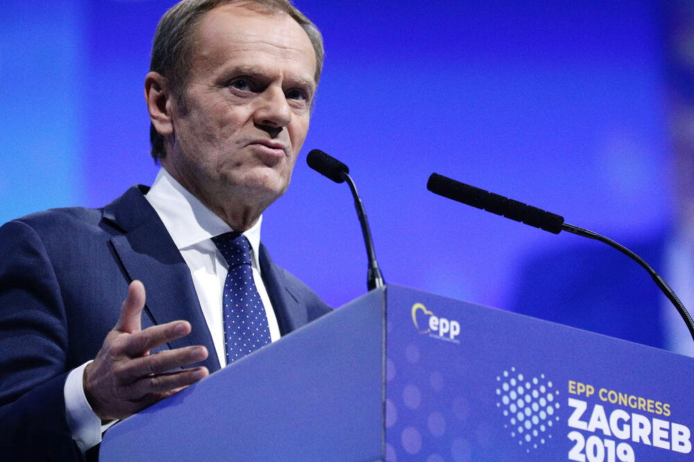 Tusk, Foto: Betaphoto