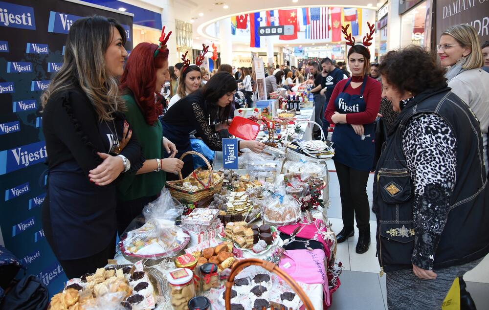 U šoping-molu Delta City otvoren je Međunarodni diplomatski humanitarni Božićni bazar. Učesnici bazara imaju za cilj da prikupe novčana sredstva u humanitarne svrhe prodajući svoje rukotvorine kojima će ujedno predstaviti i zemlje iz kojih dolaze. U ovogodišnjoj akciji učestvovaće 24 ambasade, Televizija Vijesti, kompanija T-com i Fondacija “Petar Petrović Njegoš”.