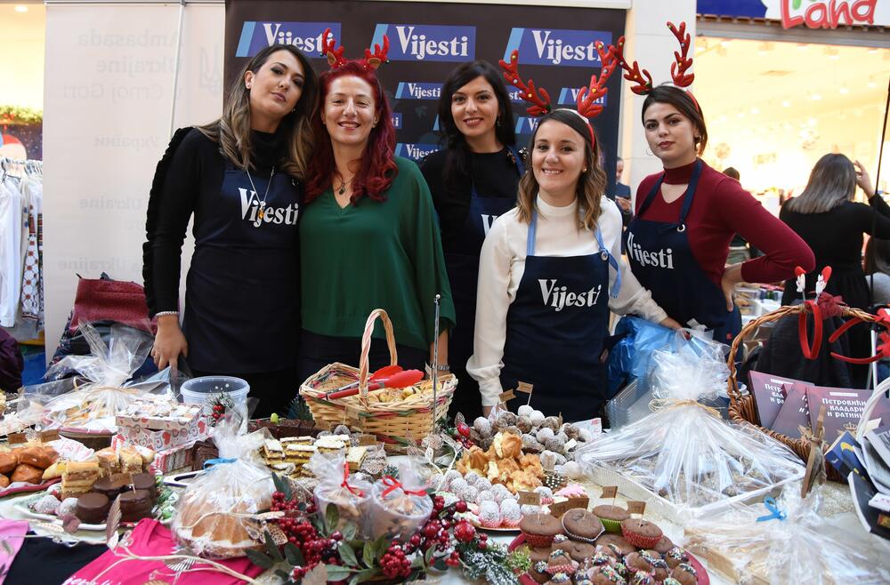 U šoping-molu Delta City otvoren je Međunarodni diplomatski humanitarni Božićni bazar. Učesnici bazara imaju za cilj da prikupe novčana sredstva u humanitarne svrhe prodajući svoje rukotvorine kojima će ujedno predstaviti i zemlje iz kojih dolaze. U ovogodišnjoj akciji učestvovaće 24 ambasade, Televizija Vijesti, kompanija T-com i Fondacija “Petar Petrović Njegoš”.