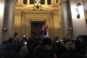 Jedan od pet miliona: Protest na vratima Skupštine Srbije