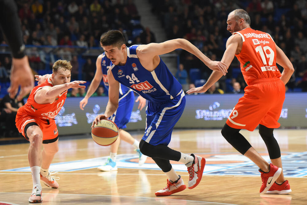 Proširio napadački repertoar: Danilo Nikolić na utakmici sa Cedevita Olimpijom, Foto: Savo Prelević