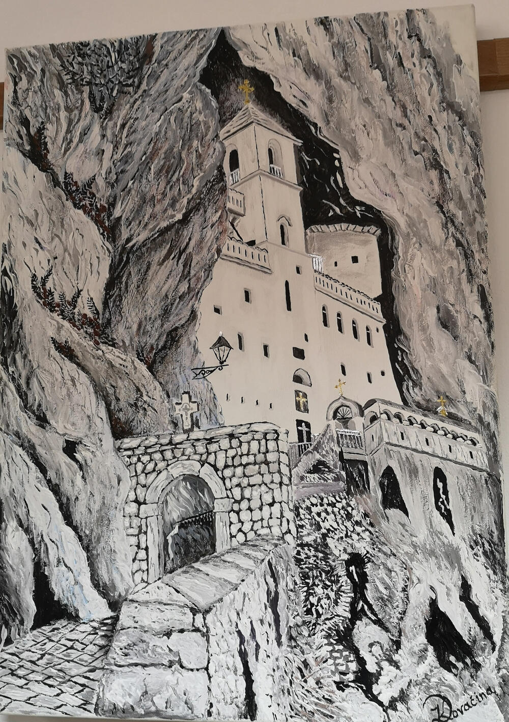 U Upravi za izvršenje krivičnih sankcija otvorena je izložba slika čiji su autori sedam osuđenika - Dejan Obradović, Goran Vešović, Goran Vešović, Dragan Kovačina, Mihajlo Grgurović, Dragutin Jelić, Mitar Knežević, Samir Beriša i Stefan Milojković.Oni su posljednjih šest mjeseci stvarali umjetnička djela pod mentorstvom književnice, slikarke i nekadašnje osuđenice Olivere Ćirković.