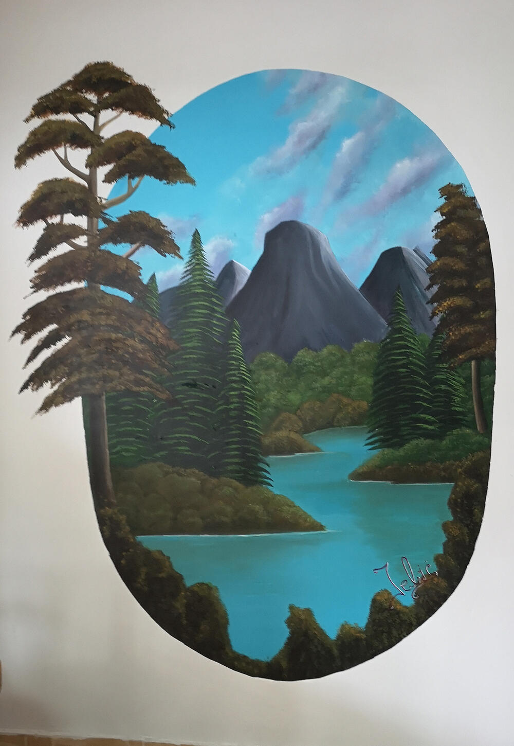 U Upravi za izvršenje krivičnih sankcija otvorena je izložba slika čiji su autori sedam osuđenika - Dejan Obradović, Goran Vešović, Goran Vešović, Dragan Kovačina, Mihajlo Grgurović, Dragutin Jelić, Mitar Knežević, Samir Beriša i Stefan Milojković.Oni su posljednjih šest mjeseci stvarali umjetnička djela pod mentorstvom književnice, slikarke i nekadašnje osuđenice Olivere Ćirković.