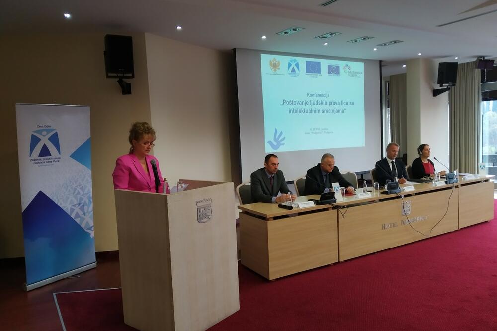 Zdenka Perović na konferenciji, Foto: Borko Ždero
