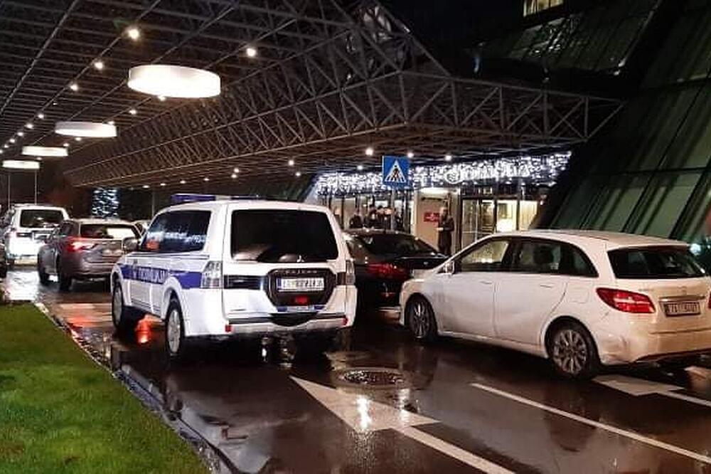 Sinoć ispred hotela "Kraun plaza", Foto: Telegraf.rs, Telegraf.rs