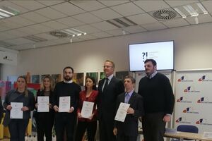 Urednici "Vijesti" nagrada za istraživačko novinarstvo