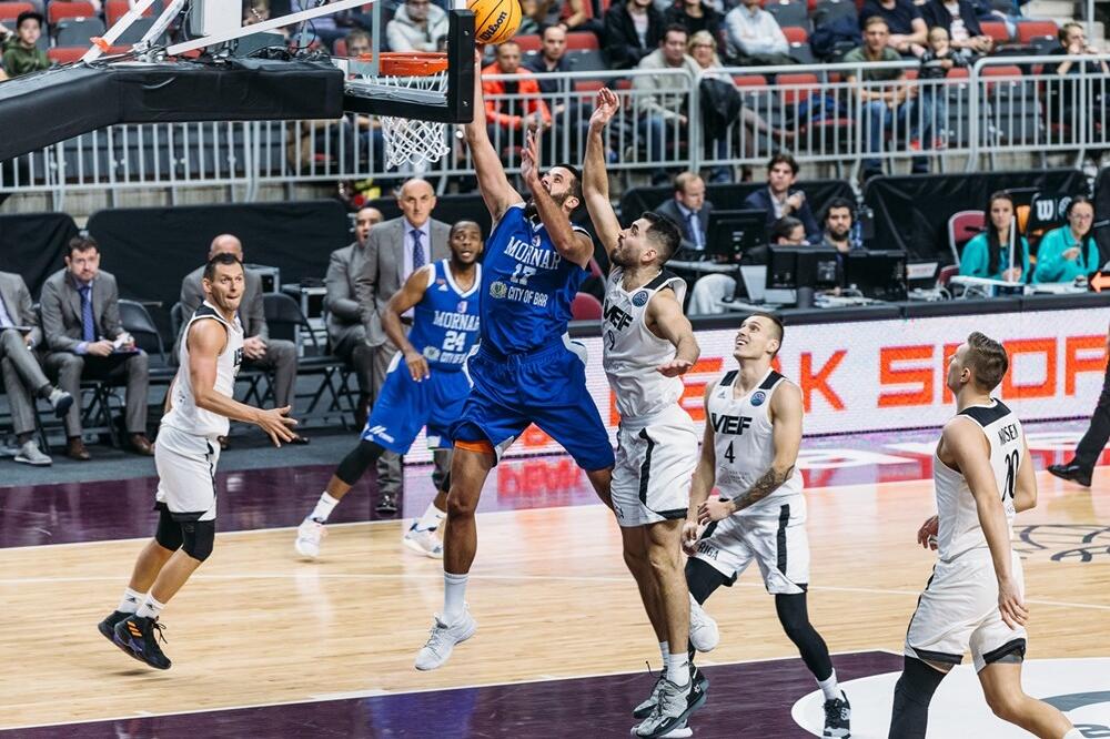 Radoje Vujošević na prvom meču u Rigi, Foto: Championsleague.basketball​