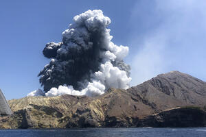 Broj žrtava erupcije vulkana na Novom Zelandu porastao na 16