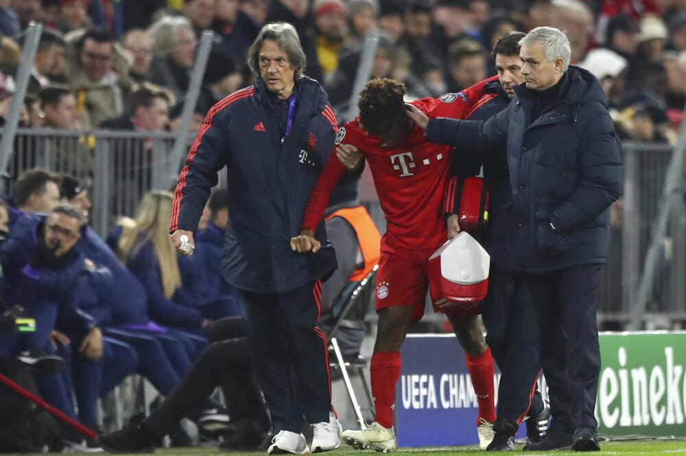 Murinjo tješi Komana nakon povrede, Foto: AP