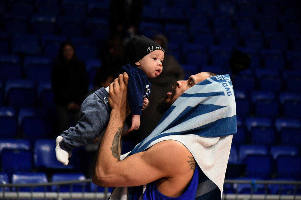 Lijepe scene: Džastin Kobs je imao sa kim da proslavi pobjedu, Foto: Boris Pejović