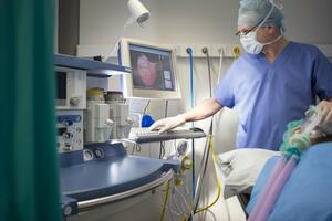 Velika Britanija: Žena sve vrijeme osjećala bol tokom operacije,...