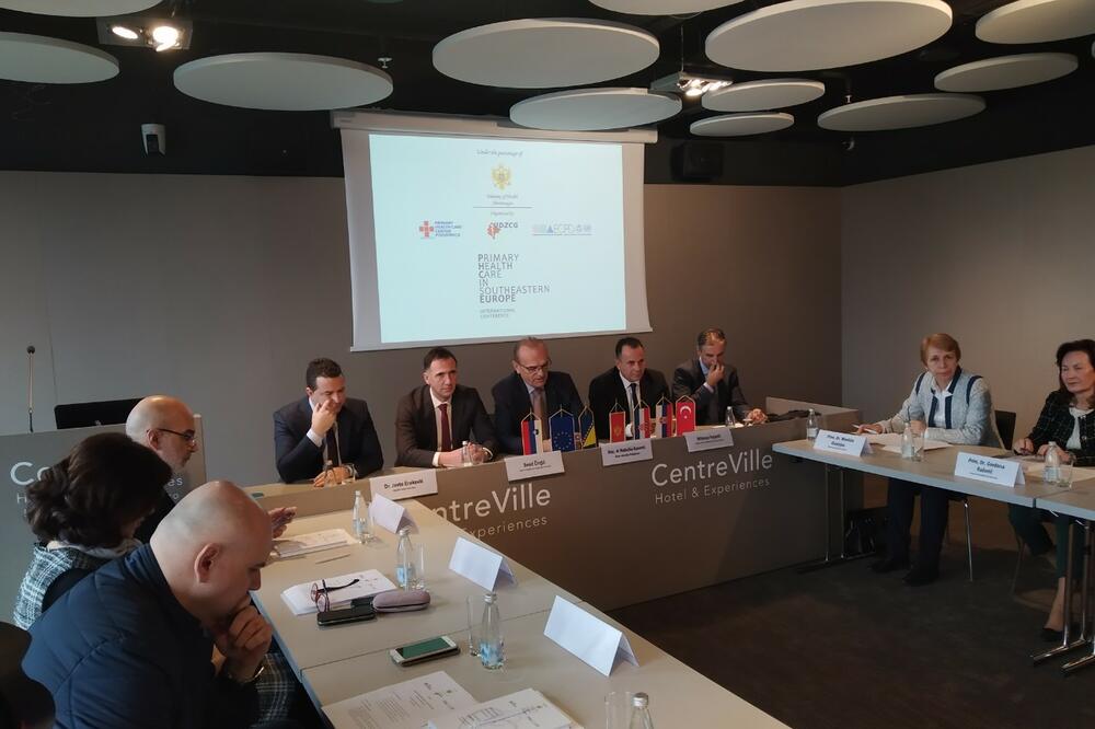 Sa konferencije, Foto: Borko Ždero