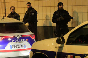 Pariz: Policija ubila muškarca koji je prijetio hladnim oružjem