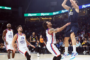 Efes vlada Istanbulom: Ataman ponovo bolji od Obradovića