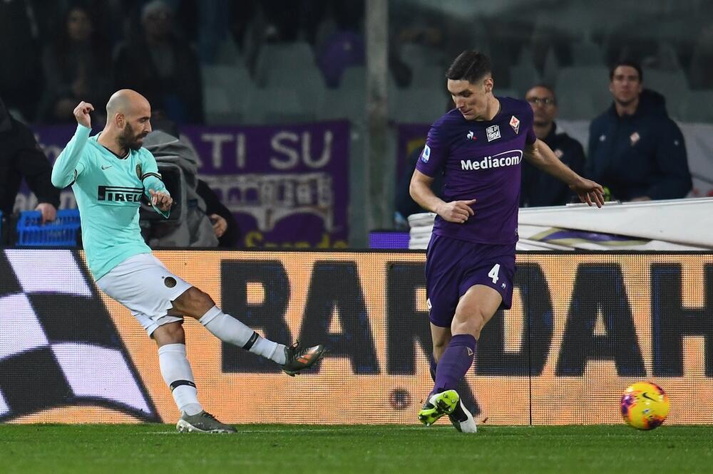 Borha Valero pogađa pored Milenkovića, Foto: Inter.it