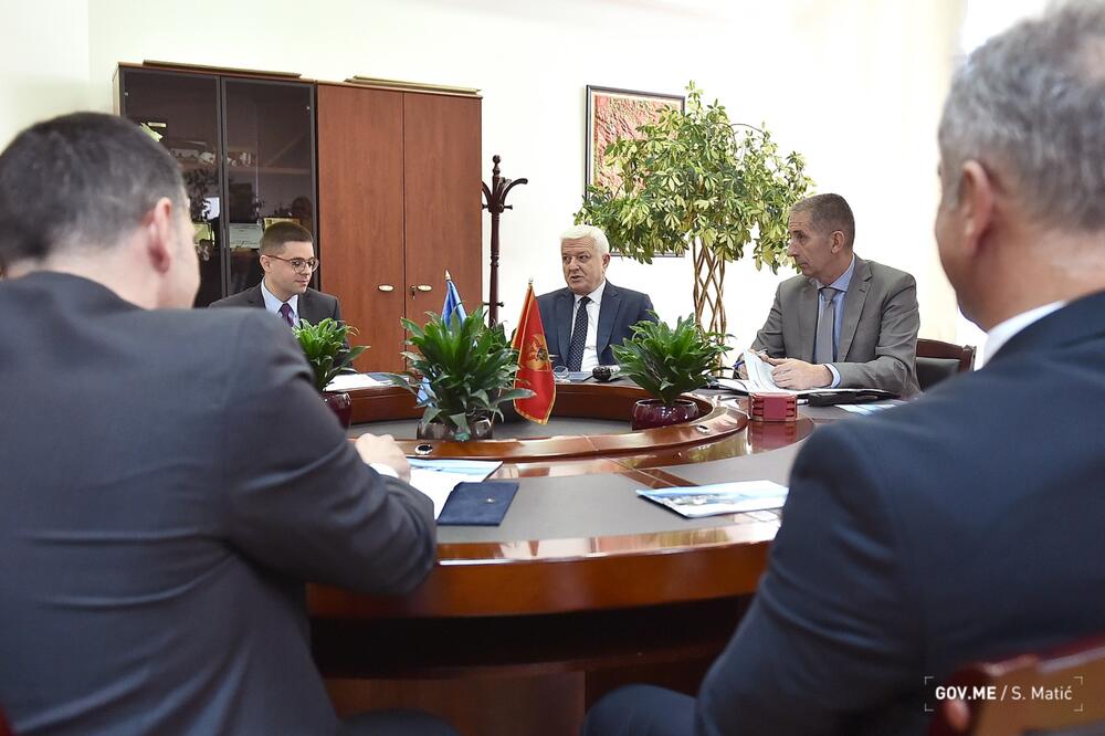 Marković sa rukovodstvom Opštine Tivat, Foto: Vlada Crne Gore