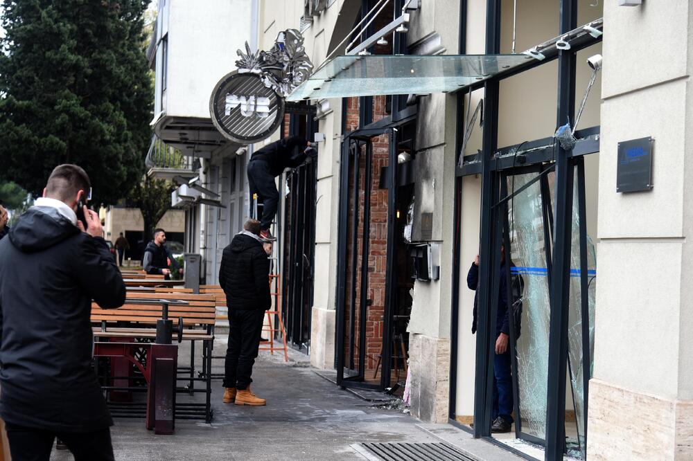 Nakon jutrošnje eksplozije ispred lokala u centru Podgorice, Foto: Boris Pejović