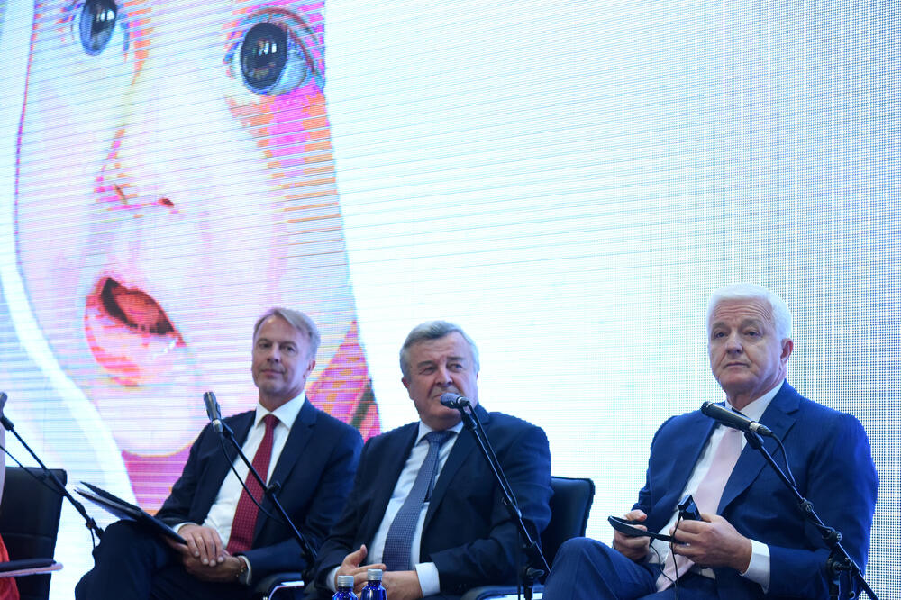 Nema garancija da bi izborno zakonodavstvo bilo usvojeno: Orav i Marković sa Veselinom Vukotićem (Arhiva Vijesti), Foto: Boris Pejović