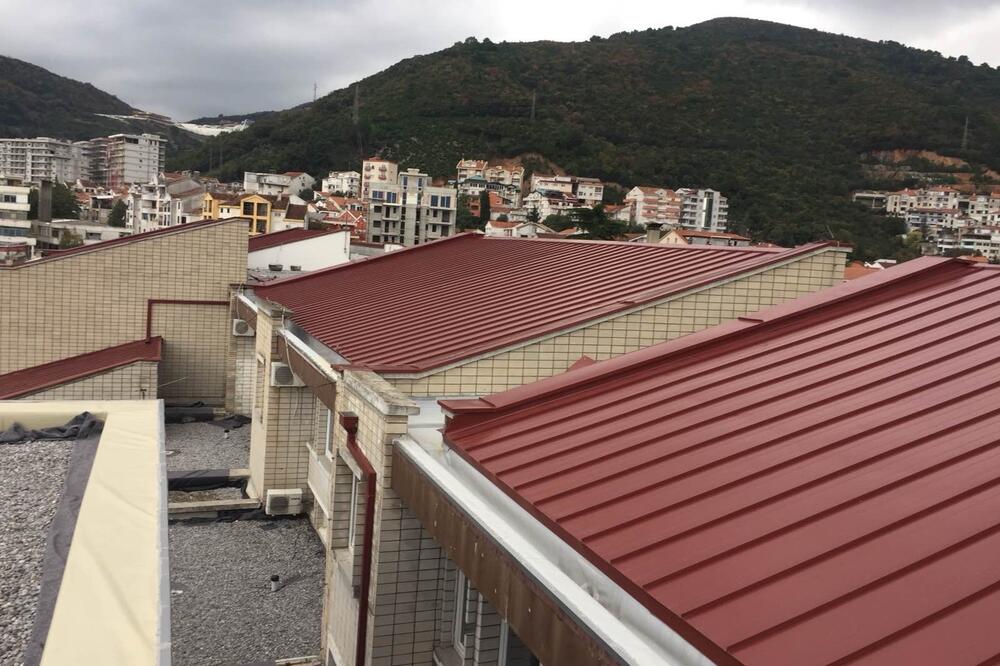 Sanirani krovovi: Škola u Budvi, Foto: Vuk Lajović