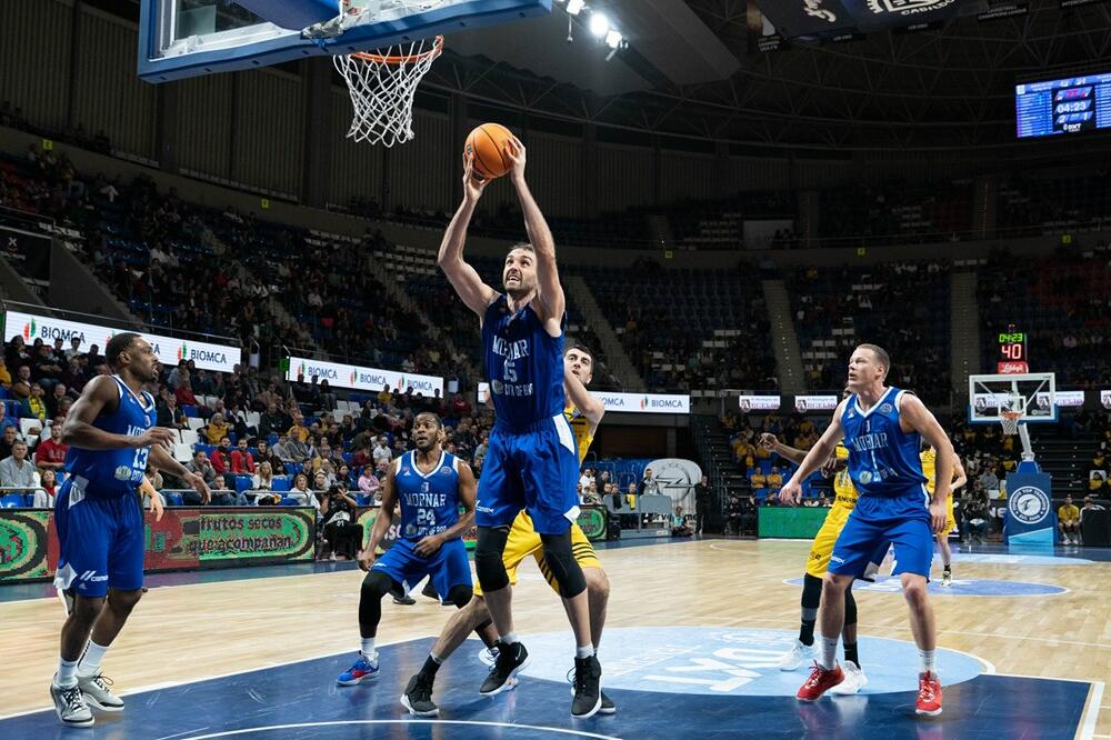 Mirza Begić na večerašnjem meču protiv Tenerifea, Foto: Championsleague.basketball