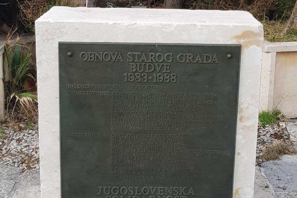 Ploča u Starom gradu, Foto: Vuk Lajović