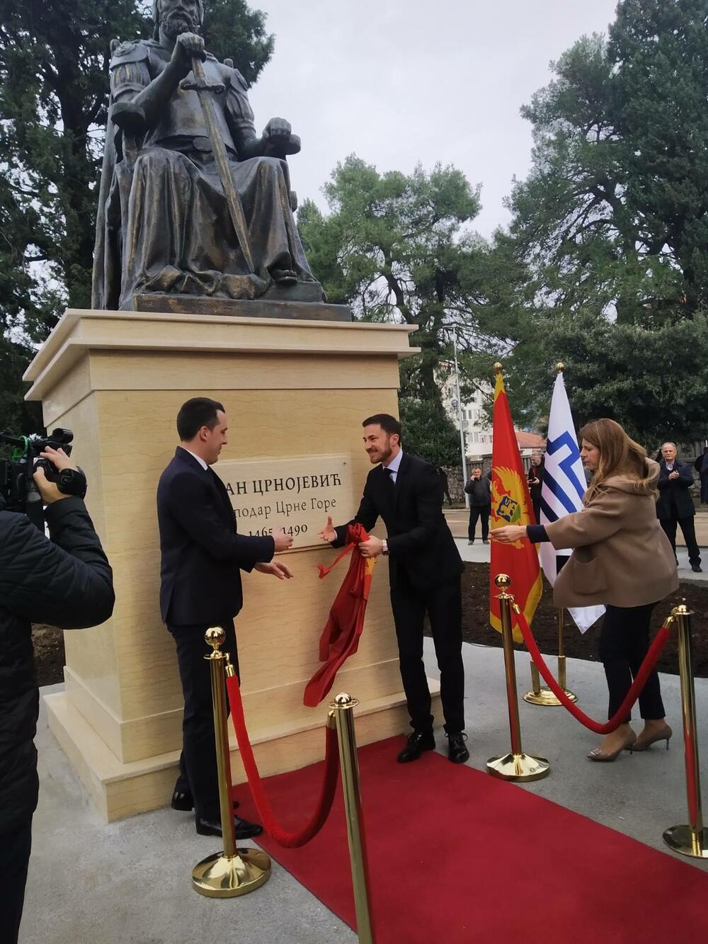 Sa otvaranja spomenika