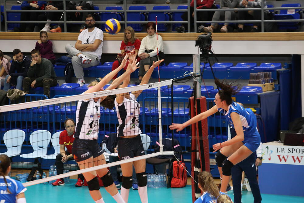 Dijana Vuković na meču protiv Dudingena