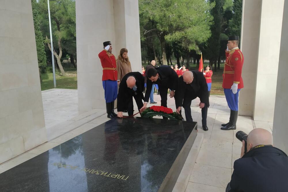 Polaganje vijenaca, Foto: Borko Ždero