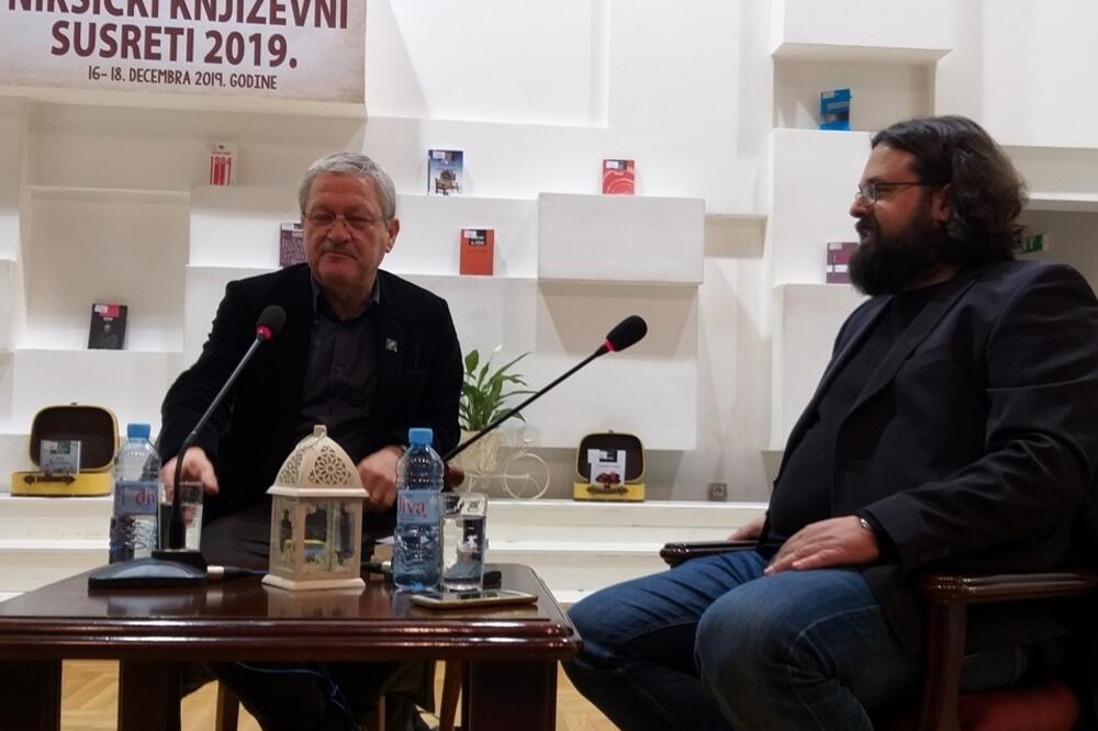 Velikić na književnoj večeri u Nikšiću, Foto: Svetlana Mandić