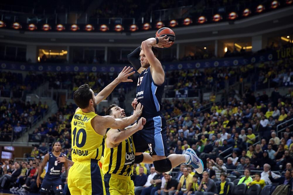 Senzacija: Mateuš Ponitka na utakmici sa Fenerbahčeom, Foto: Euroleague