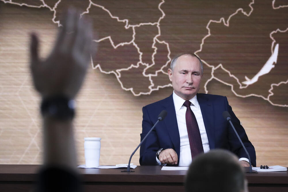 Putin na konferenciji, Foto: AP