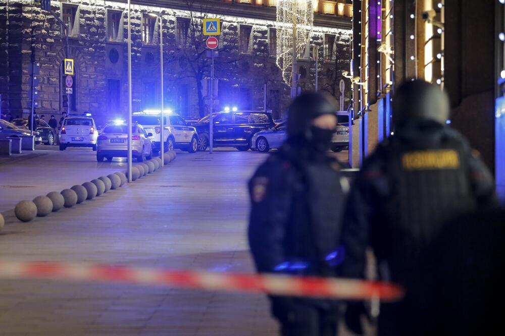 Policija ispred FSB nakon pucnjave, Foto: BETA/AP