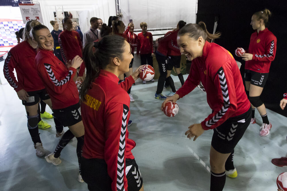 Vidimo se u "Morači": Crnogorske rukometašice, Foto: Jure Erzen / kolektiff