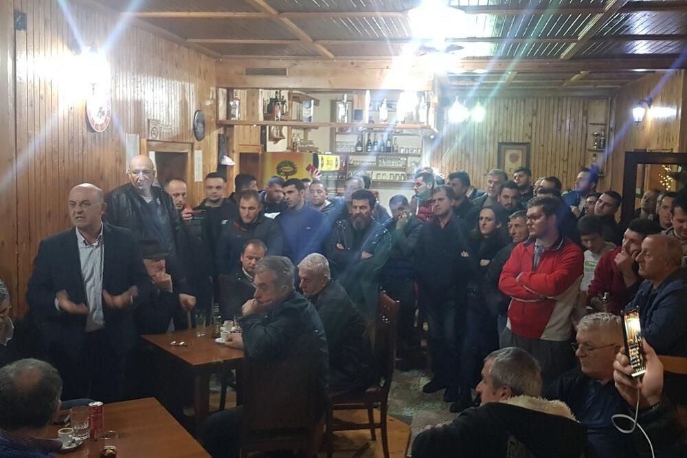 Sa zbora građana u Krutama, Foto: Samir Adrović