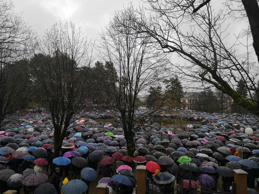 U organizaciji Mitropolije crnogorsko primorske, u Nikšiću je održan skup protiv usvajanja Predloga zakona o slobodi vjeroispovijesti. Pogledajte šta je u Nikšiću zabilježila ekipa Vijesti