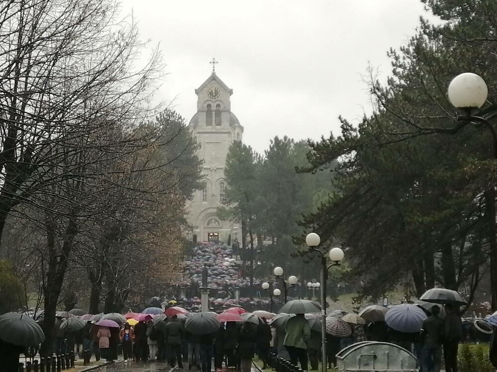 U organizaciji Mitropolije crnogorsko primorske, u Nikšiću je održan skup protiv usvajanja Predloga zakona o slobodi vjeroispovijesti. Pogledajte šta je u Nikšiću zabilježila ekipa Vijesti